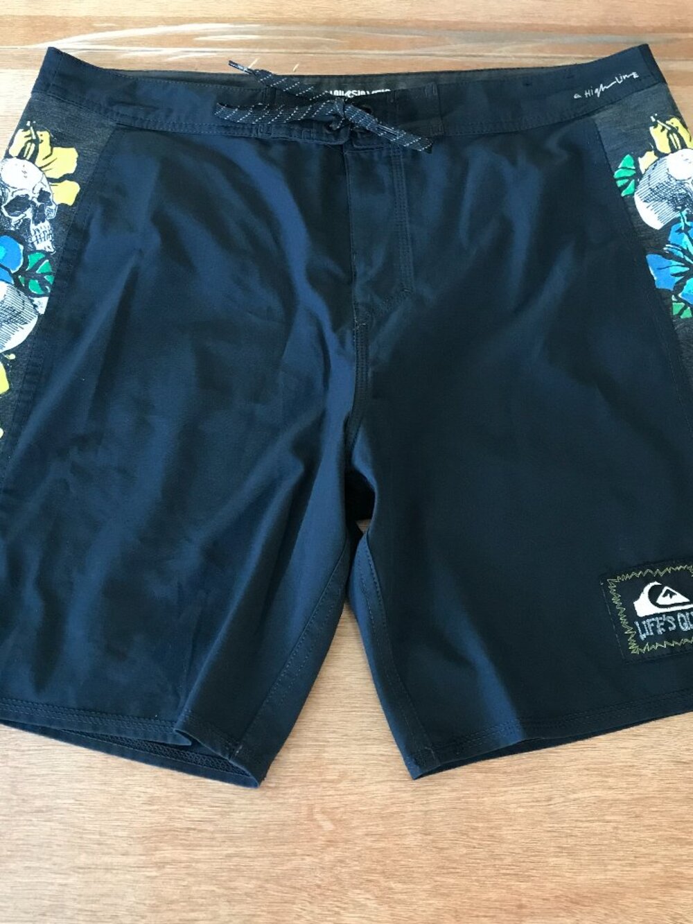 Quicksilver Dryflight Board Swim Shorts Men 34 Black Skulls Tie Waist Beach
